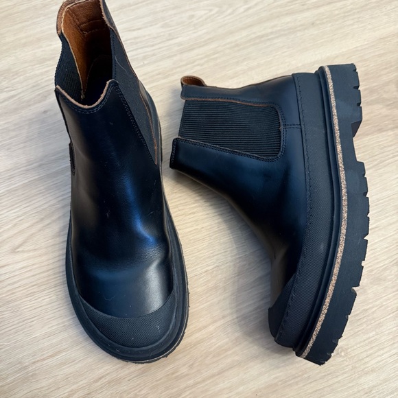 Birkenstock Shoes - Birkenstock Prescott Slip On Women
Oiled Leather Sz 39 Narrow Black